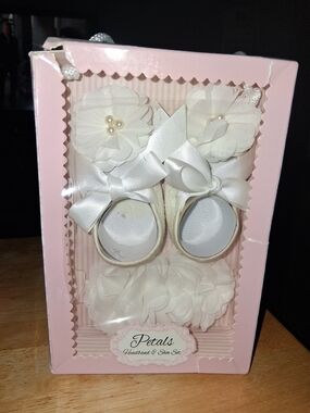 Petals Baby Headband & Shoes Set in White